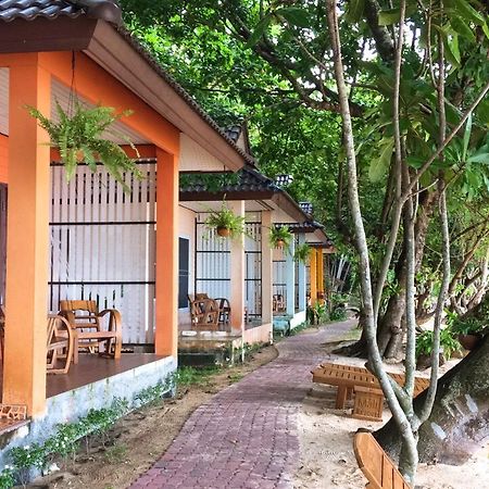 ホテルParadise Beachfront Bungalows クラダン島 エクステリア 写真