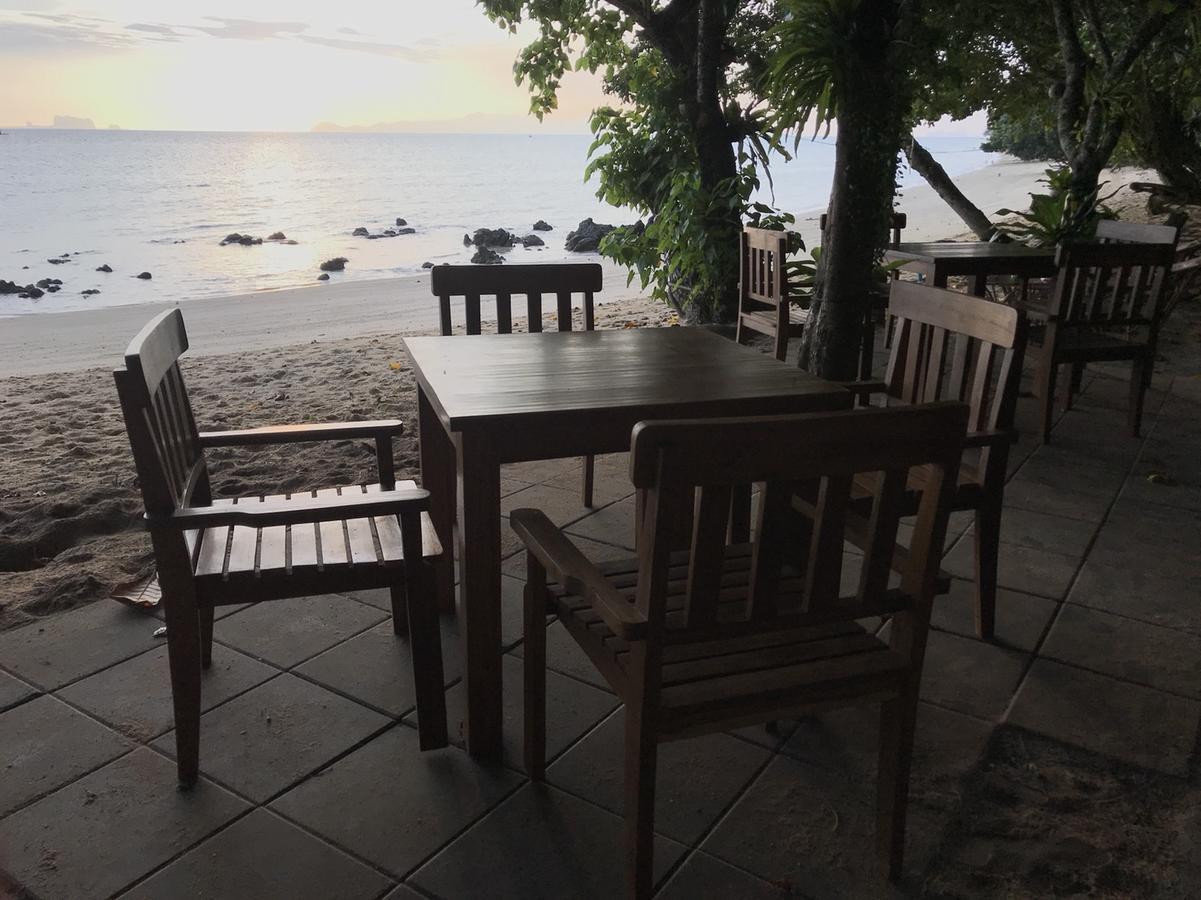 ホテルParadise Beachfront Bungalows クラダン島 エクステリア 写真