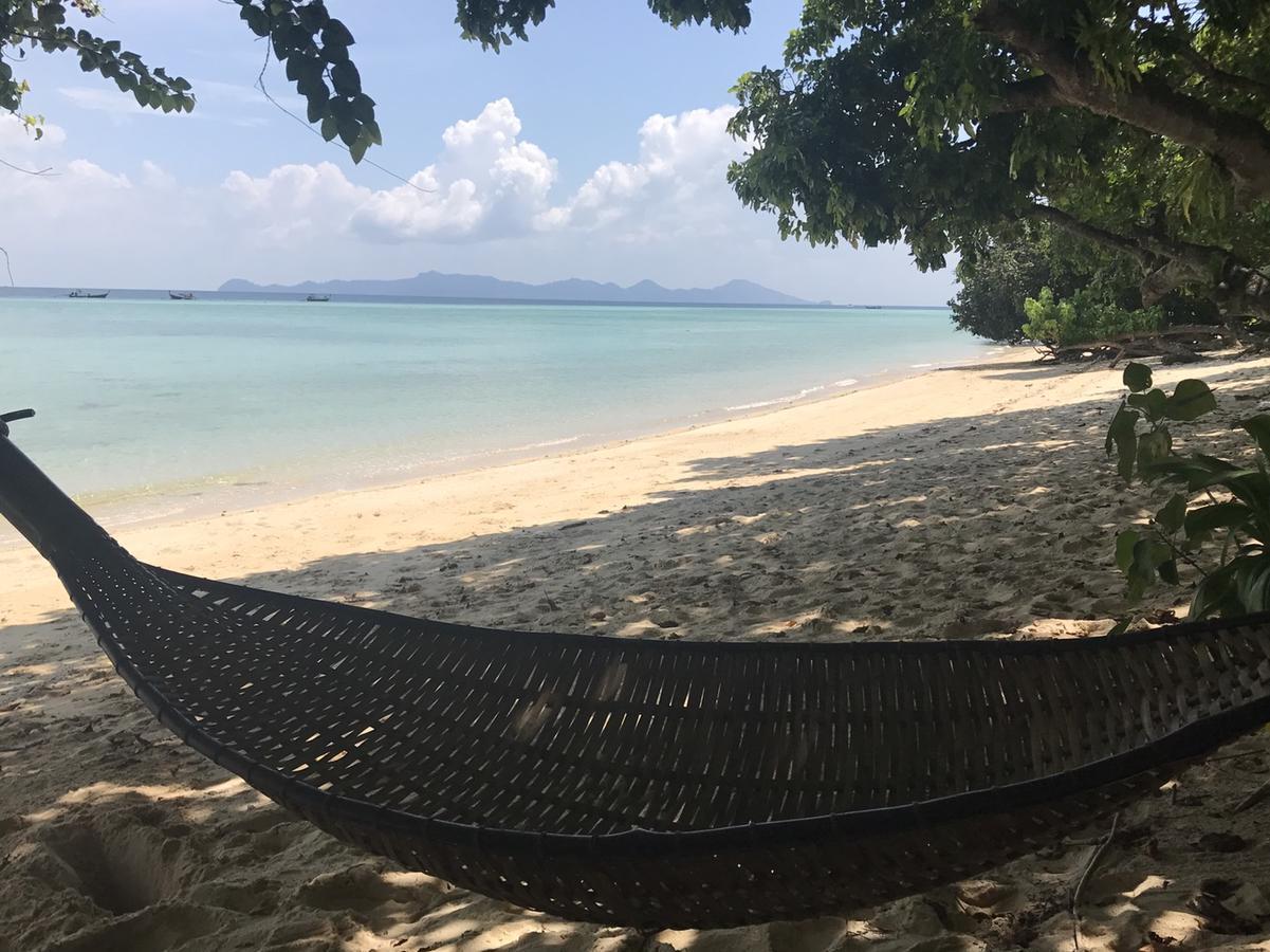 ホテルParadise Beachfront Bungalows クラダン島 エクステリア 写真